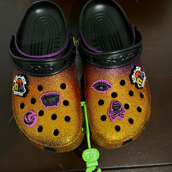 Crocs Classic Disney Hocus Pocus Clog. Firm price - Picture 13 of 14